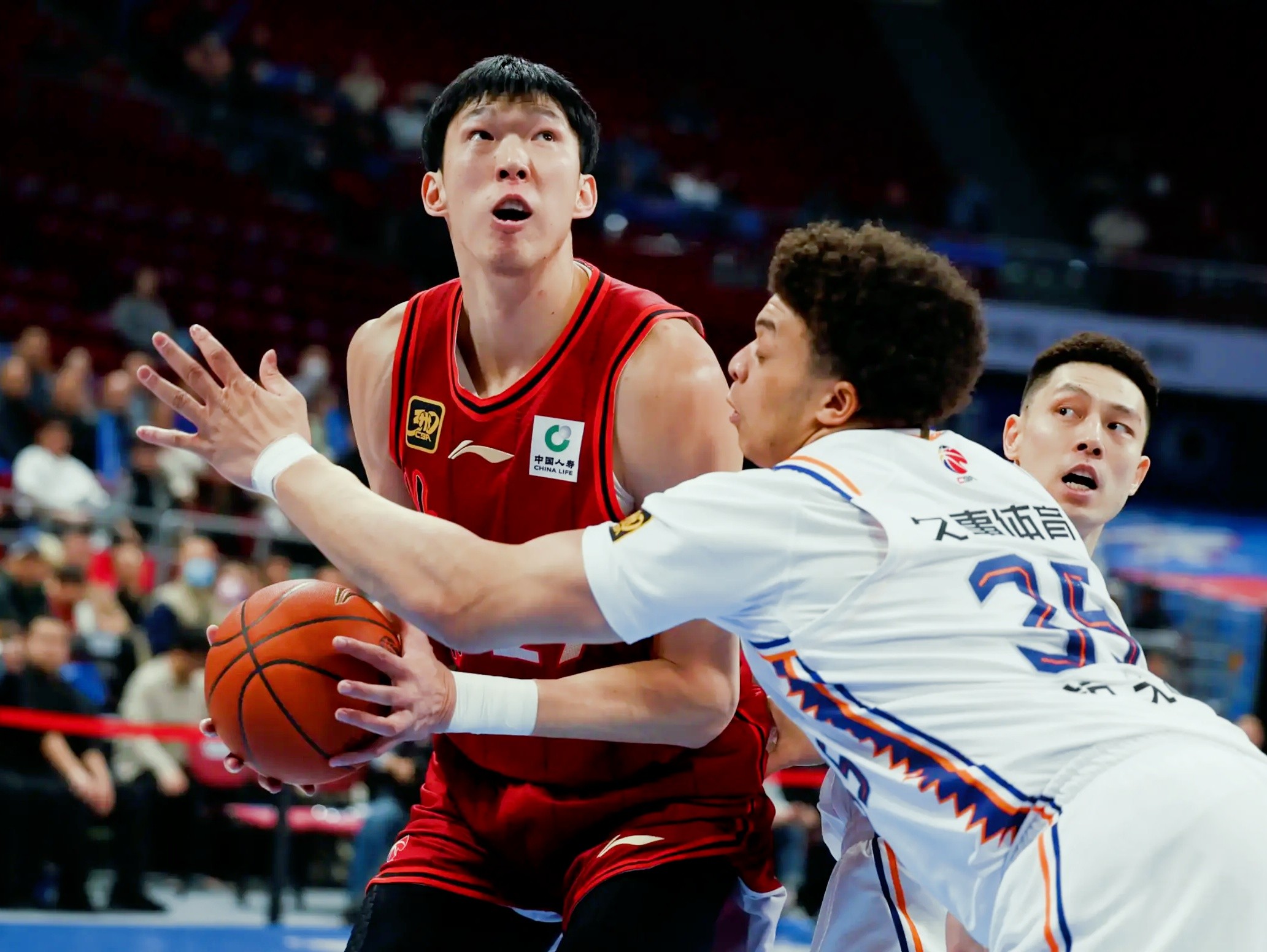 今晨上海申花备战CBA常规赛；复出首秀细节曝光；震撼外界；资深球员宣示担当的简单介绍